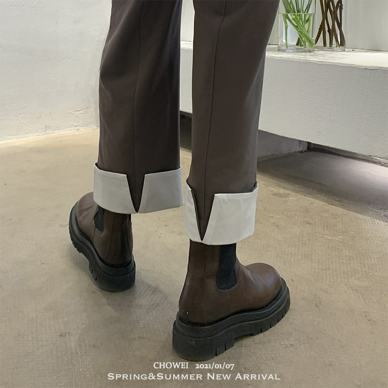 Chowei (Leoli) Black Coffee wears design waist trousers with large long legs