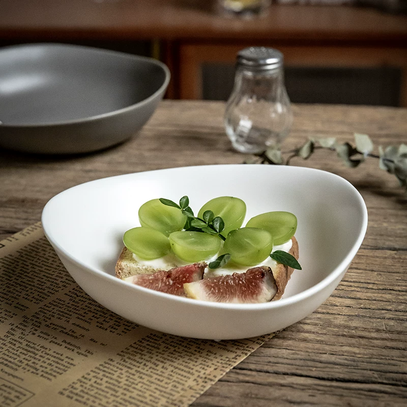 Xiangziwei〖Niche triangular plate〗Beautiful fruit plate irregular dinner plate ceramic deep plate salad bowl
