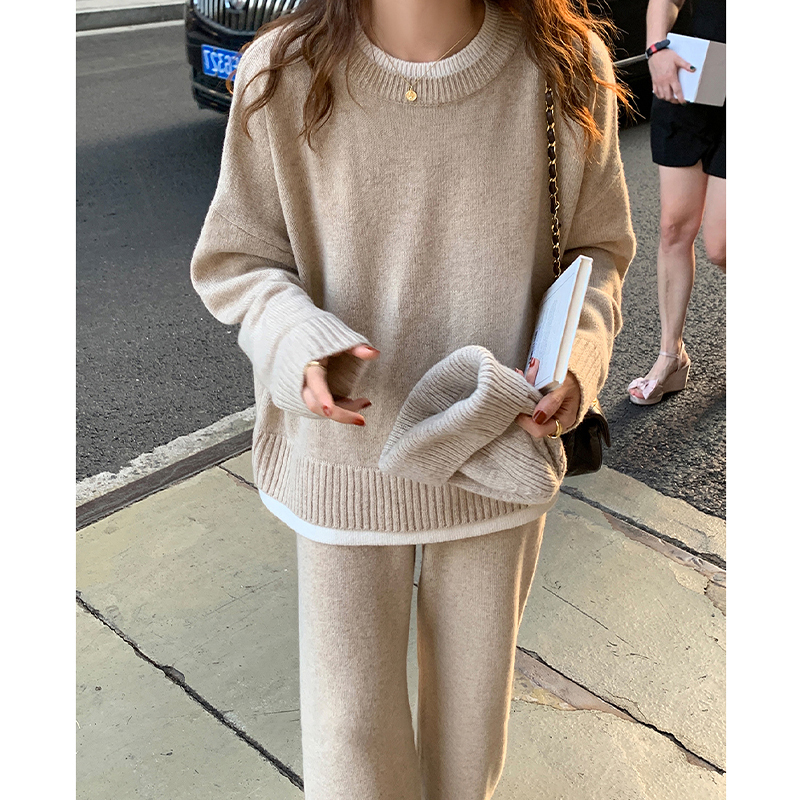 Sweatshirt Knit Suit for Women, Autumn and Winter 2026 New Style, Fashionable and Trendy Casual Sportswear Two-Piece Set, Popular on Social Media