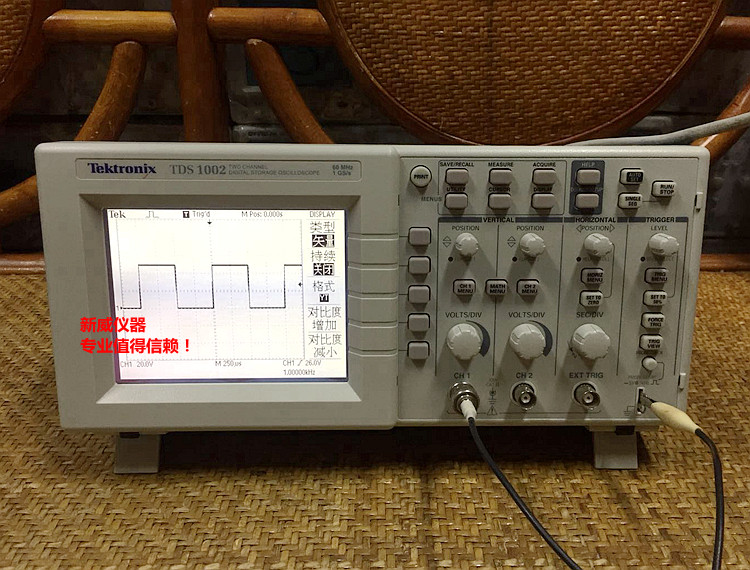 90% new Tektronix Tektronix TDS1002 Digital storage dual channel oscilloscope 60MHZ1G sampling