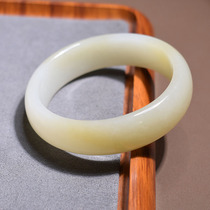 Dialect and Hetian jade treasures are given back to Xinjiang and the final material is warm white jade with a touch of sugar an inner diameter of 57mm a wide bracelet R1