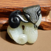 Dialect rare quality blue and white seed material from Yulong River in Xinjiang black and white high oil waist wrapped with Wan Guan pendant w4