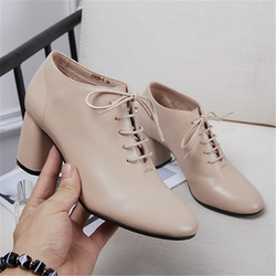 2020 winter new leather shoes deep mouth with thick square head women's high heels British retro lace small leather shoes