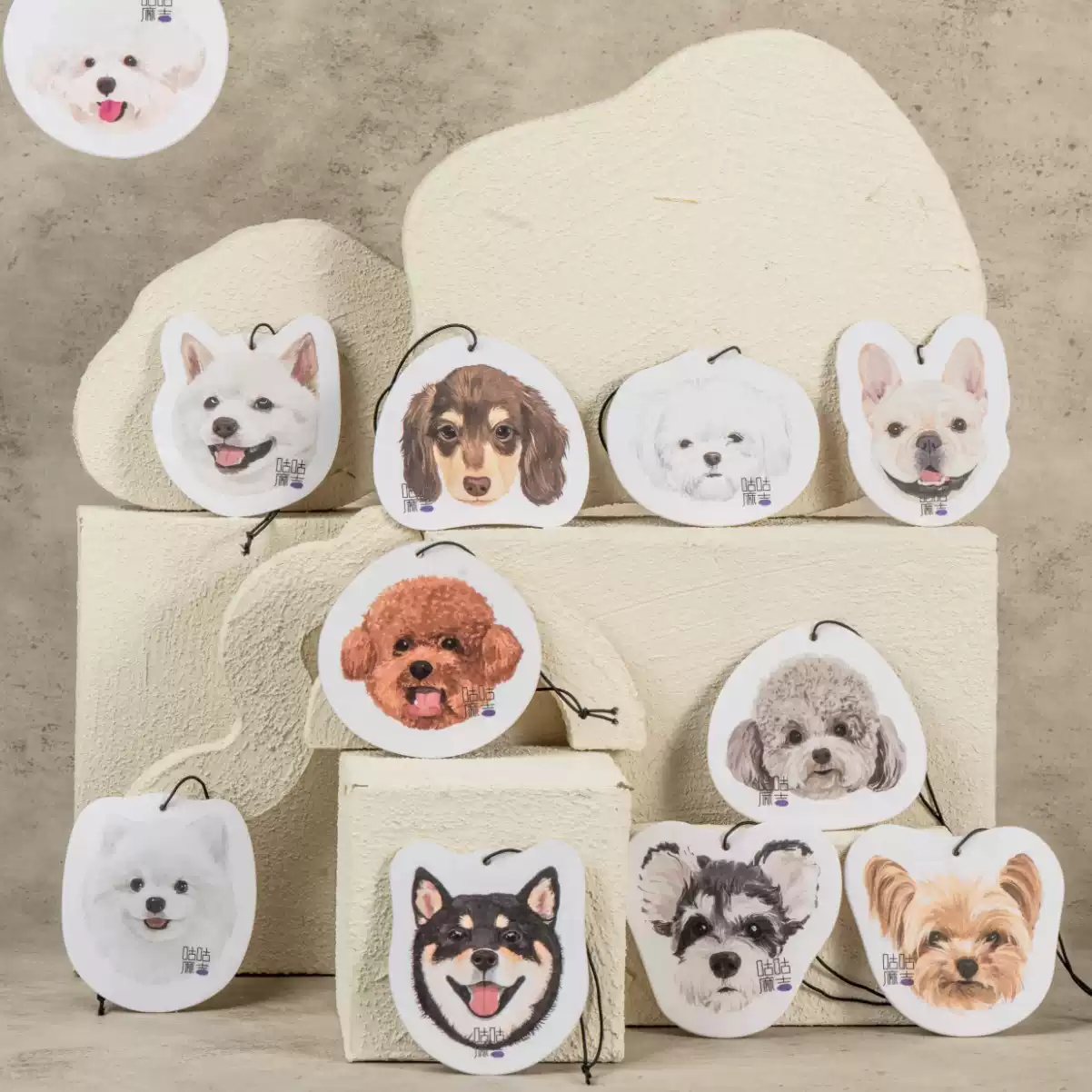 咕咕麻吉寵物柴犬臘腸泰迪法鬥周邊香薰片車載香掛比熊狗狗香片