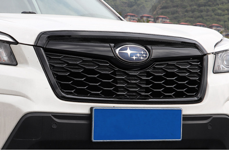 Suitable for Subaru 19-21 Forest man medium net modification accessories Forest man honeycomb black medium net modification