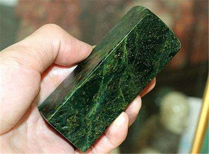 Emerald jade stone stone tool dyeing permeable colorless immersion liquid water oil versatility low volatile dye pigment