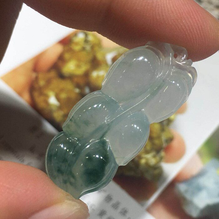 Natural A goods emerald leaves pendant ice glutinous species