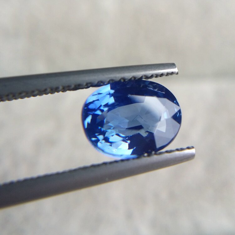 Sri Lankan sapphire without burning. Good color is good cleanness and worth collecting