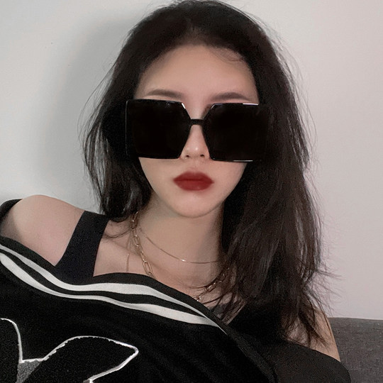 European and American fashion oversized frame sunglasses for women, elegant street photography, polarized anti-UV sunglasses for women with trendy big faces and slimming