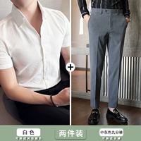 Белый топ + серые брюки среднего размера [подходящий костюм]