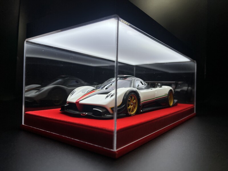 1:18 Scale Car Model Acrylic Display Box with Integrated Dust Cover and Leather Base, Specially Designed for Autoart Cmc Model Collection