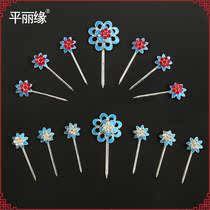 Peking Opera Drama Opera Flowers Denier Head Face of the Bubbly Sub the head face of the opera The head of the opera is adorned with a small plum blossom.