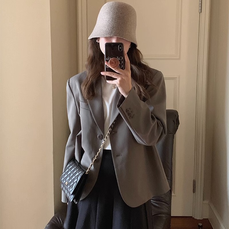 Gray Blazer for Women 2026 New Spring and Autumn Style, Elegant and Sophisticated, High-End Feel, Popular Short Blazer for Petite Women in Chengdu