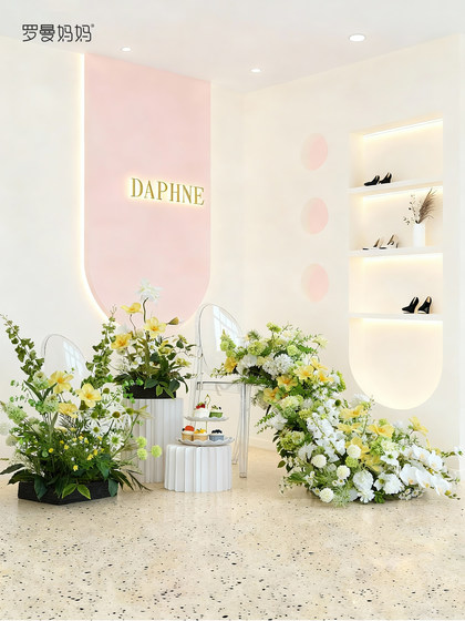 High-End Artificial Flowers, Simulated Flower Displays, Window Displays, Exhibition Halls, Commercial Streets, Photo-Taking Spots, High-End Decorative Floral Arrangements and Scenery
