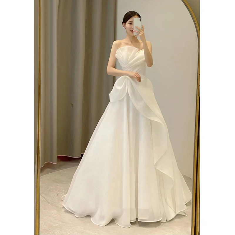 Light wedding dress 2024 new style bridal tube top simple going out gauze slimming main gauze travel photo welcome gauze with small tail to the floor
