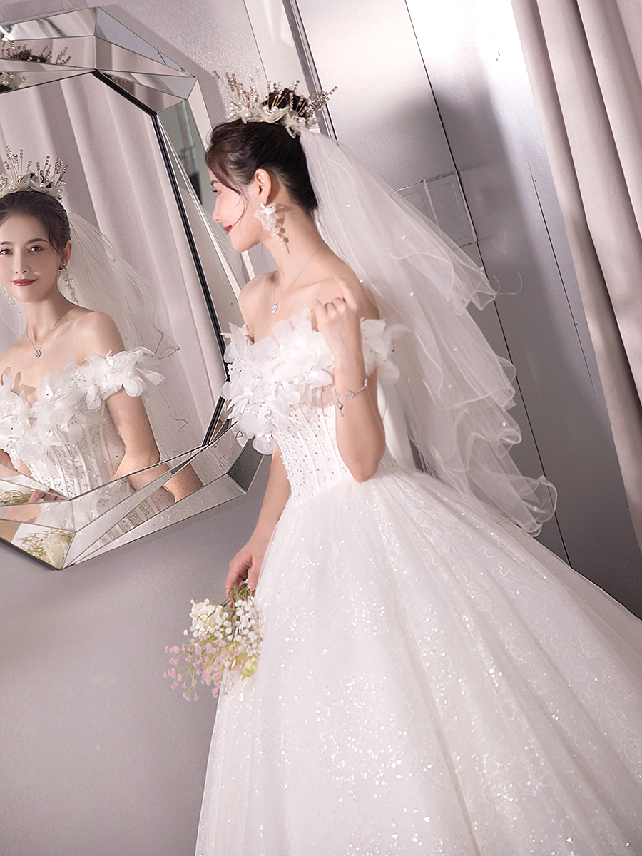 One -character wedding dress 2023 new bride's main yarn high -end texture autumn and winter French thin temperament shiny One -character wedding dress 2023 new bride's main yarn high -end texture autumn and winter French thin temperament shiny