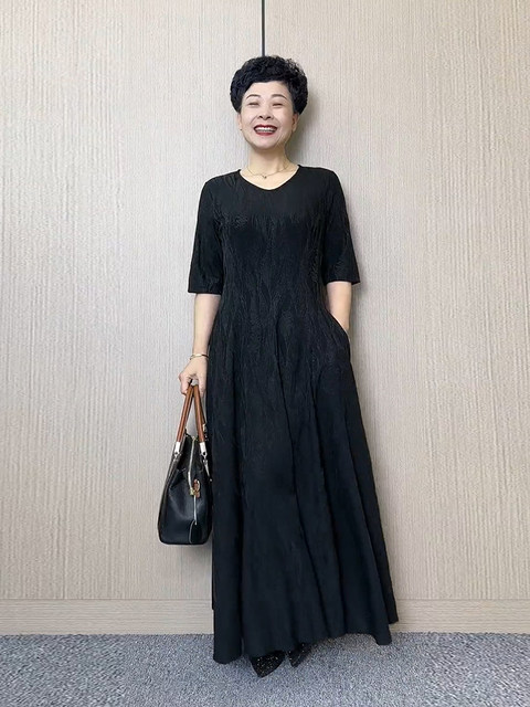 Temperament mom dress summer ໃຫມ່ mid-sleeve 40-year-old-elastic high-elastic neck V-slimming high-waisted ten-piececontinuous waist large hem skirt