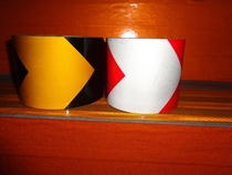 Black and yellow reflective arrow guide reflective tape Red and white arrow tape direction reflective tape 10cm*50m