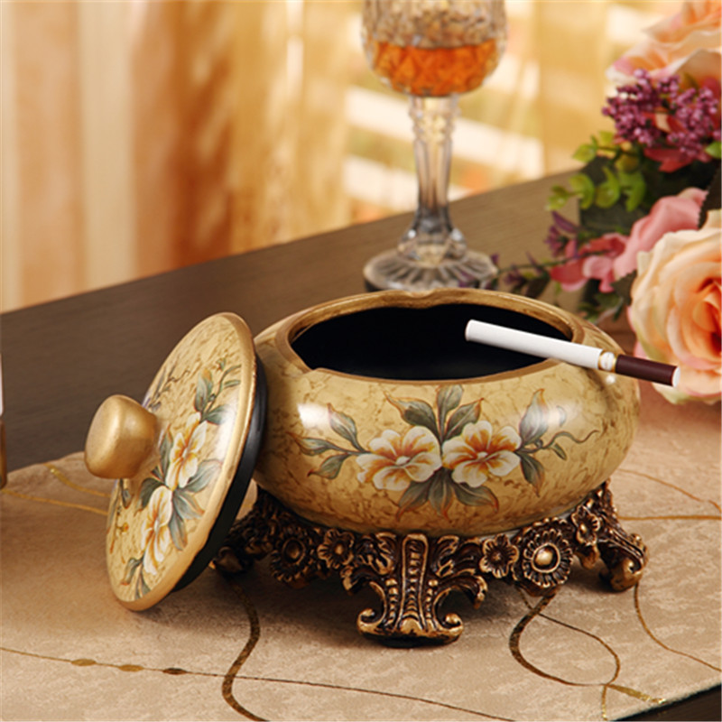 European retro ceramic round ashtray with lid fashion creative home high-end windproof decoration living room ornaments