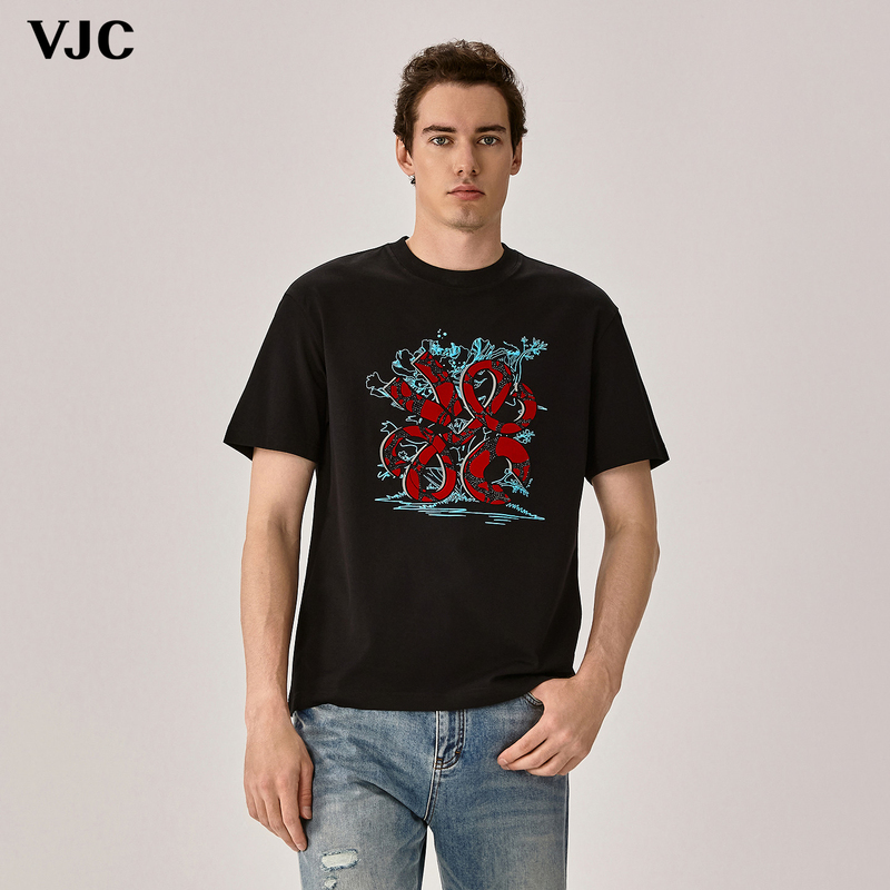 Vjc/Weijiesi 2026 Spring/Summer New Men's Short Sleeve T-Shirt with Cotton Feel, High-End Flocking and Rhinestone Embellishments, Light Luxury and Exquisite Craftsmanship Vjc/Weijiesi 2026 Spring/Summer New Men's Short Sleeve T-Shirt with Cotton Feel, High-End Flocking and Rhinestone Embellishments, Light Luxury and Exquisite Craftsmanship