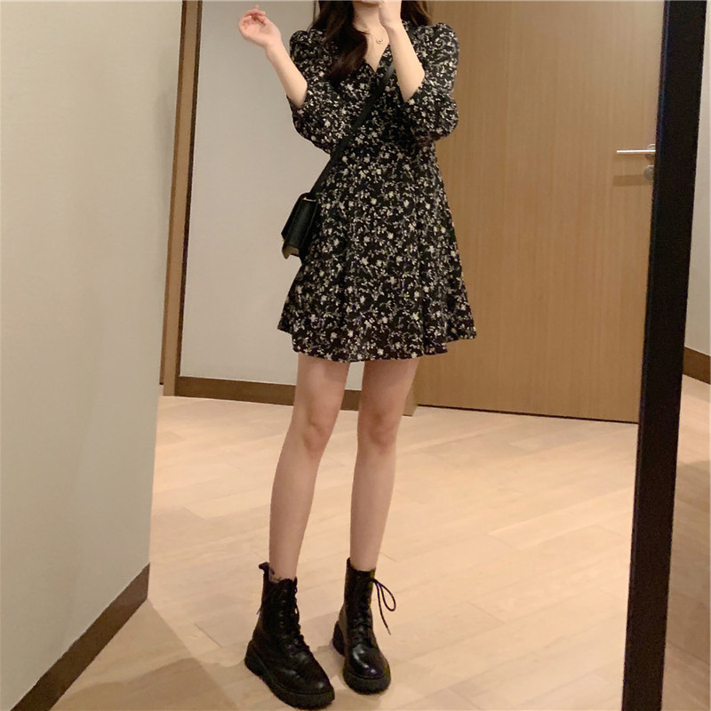 European Style 2026 Spring Petite Height-Enhancing Floral Short Skirt Little Black Dress That Covers the Body First Love Daisy Dress