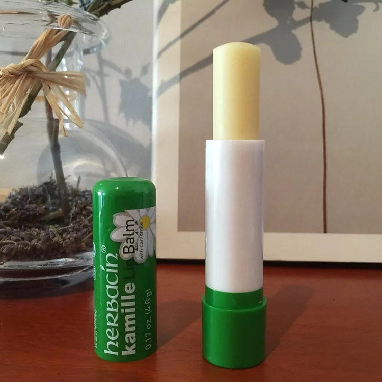 German imports Herbacin Lunar New Year's Qing Xiao Ganju nourishing and repairing lip balm 4 8g