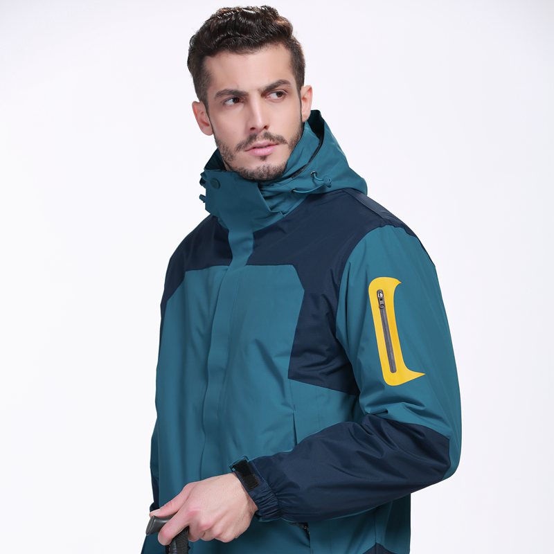 Spring and autumn outdoor sub - coat 2023 new man three in one can remove winter plus thicker mountain climbing jacket