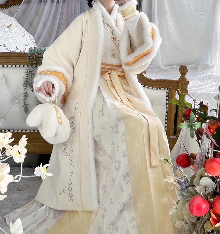 Hanfu Shandong Cao County Traditional Women's Winter Costume, Ming-Style New Year Outfit for the Year of the Horse, New Year's Day, Spring Festival Hanfu Shandong Cao County Traditional Women's Winter Costume, Ming-Style New Year Outfit for the Year of the Horse, New Year's Day, Spring Festival