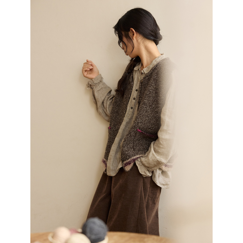 British Imported Original Ecological Pure New Wool Yarn | Color-Blocked Retro Vest【Through a Old Street】