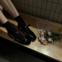 The smallest sea Han version of spring style with round head set foot style button single shoe temperament 100 hitch flat bottom leather shoes woman