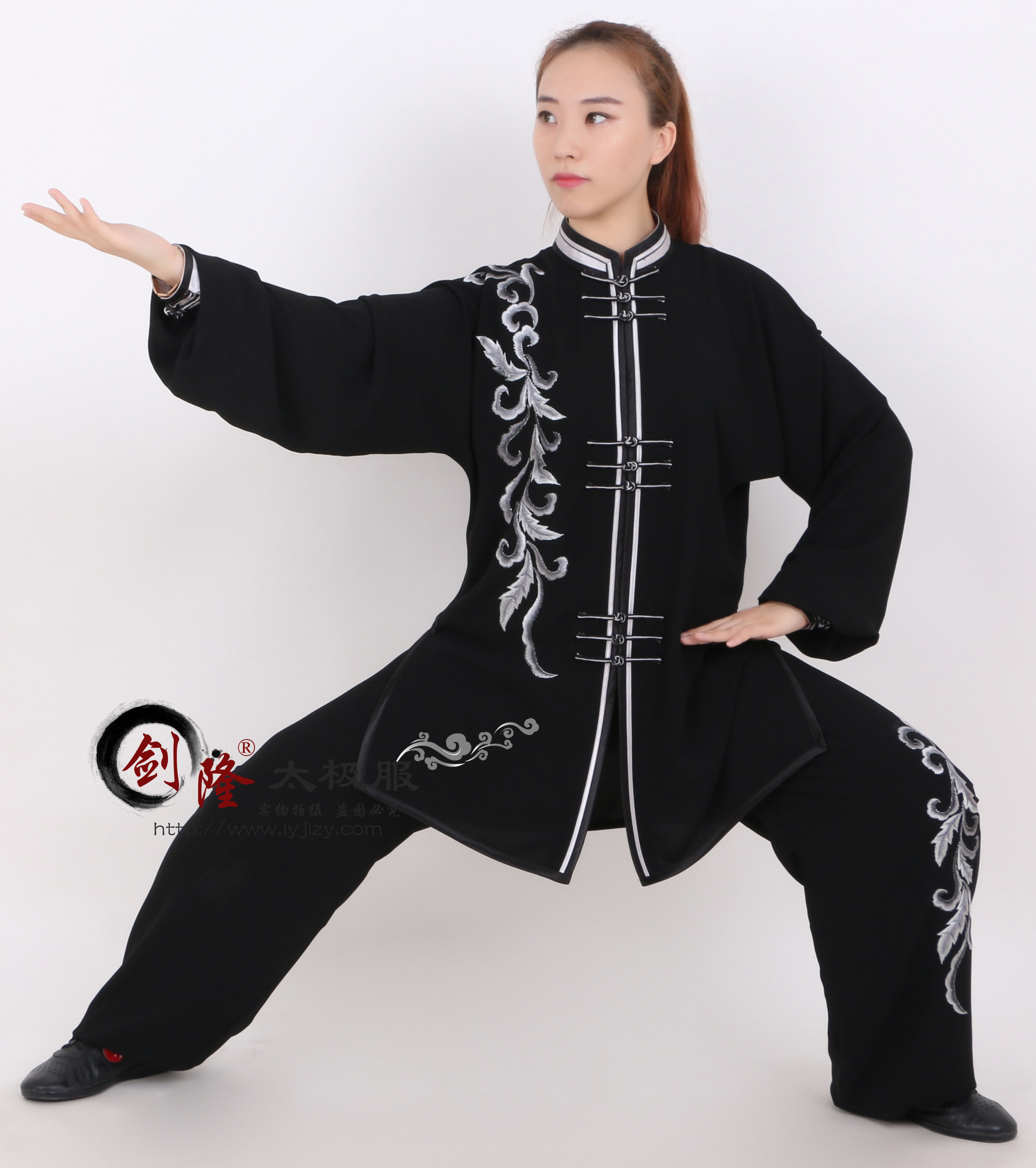 1717 black Cuiyu Jianlong original design custom Tai chi clothes for men and women with the same high-end high-end embroidery embroidery products