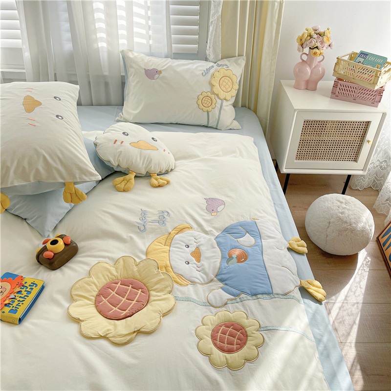 Love duck is set with cotton washing cotton four pieces of pure cotton label embroidery stereo cartoon children's bedding