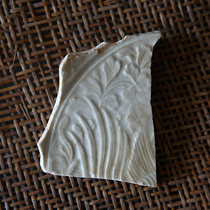 Southern Song Dynasty Ding kiln white glaze printing pattern flower and grass pattern plate porcelain fragments Song Dynasty old porcelain specimens ancient porcelain fragments