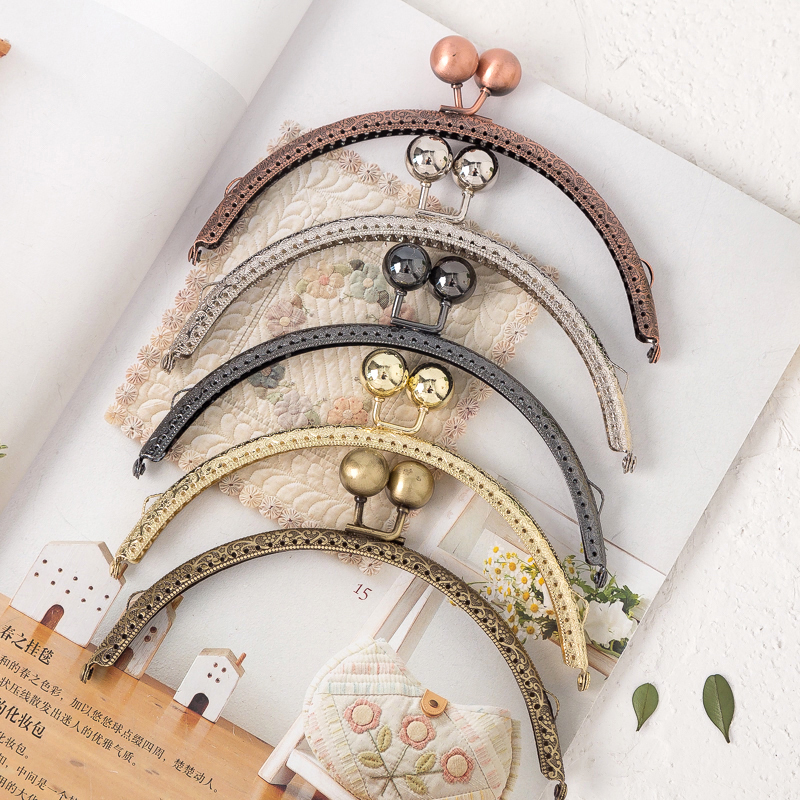 Tang Rabbit Rabbit 15cm Golden Green Ancient Gun Color Red Ancient Semicircle Pressure Orchid Mouth Gold Cross Large Pearl Head Sending Drawings