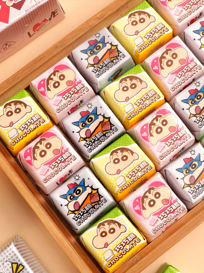 咔咔番巧巧脆蜡笔小新白巧克力曲奇夹心可可脂联名零食送女友礼物