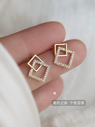 Небольшие серьги, 2024 года