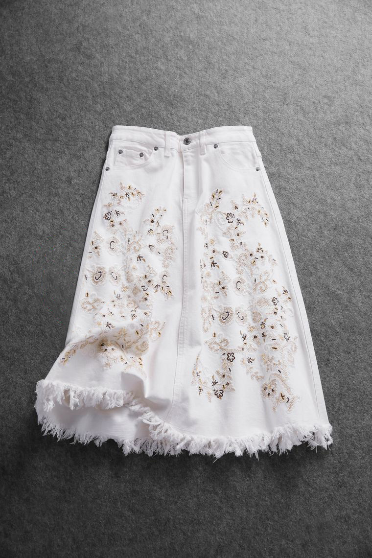 B30 Spain's DAN wall splitting recommended delicate nail pearl embroidery soft and quite sphincter A character half-body dress