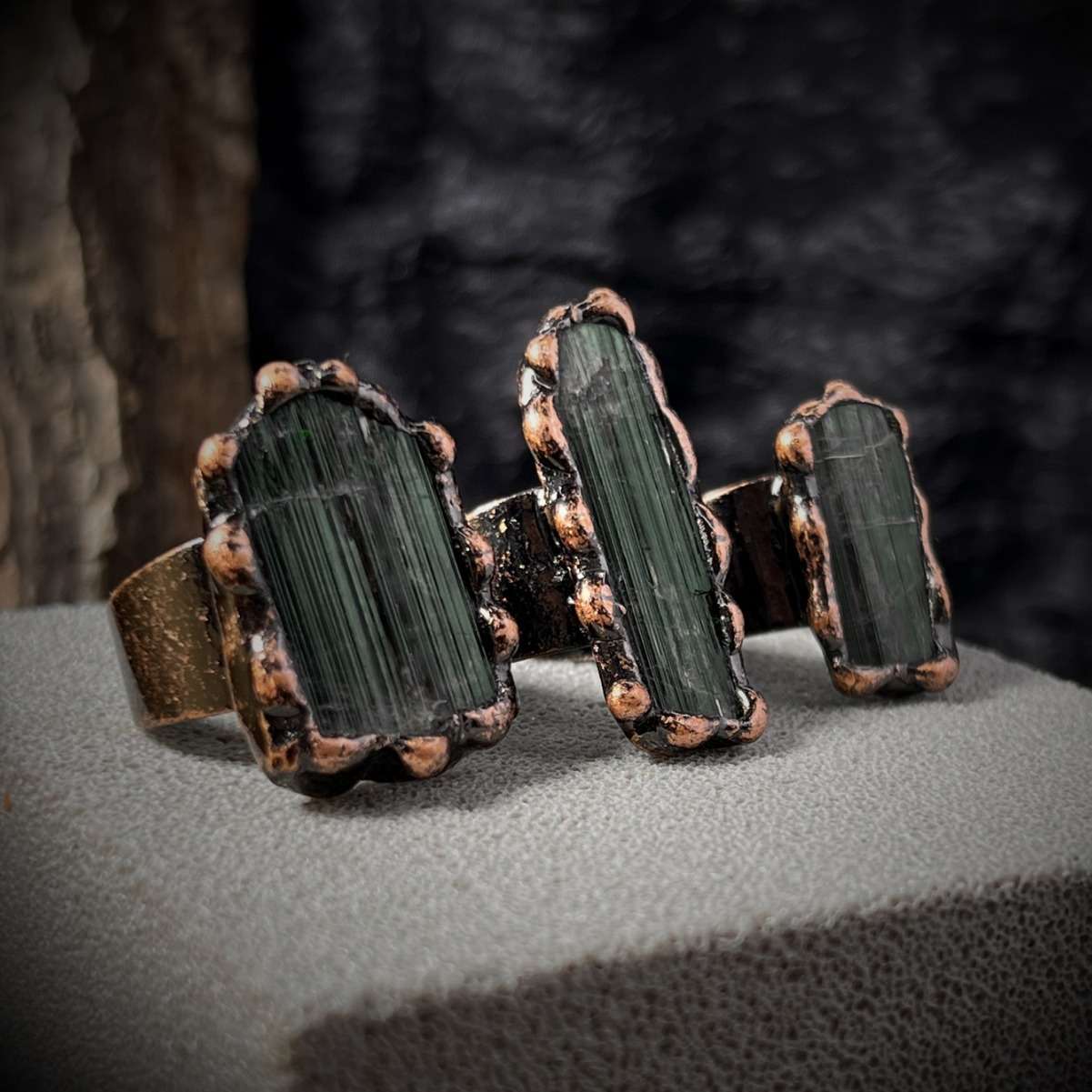 Retro style natural green tourmaline rough stone amorphous open bronze adjustable personalized European and American ring