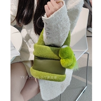 Кожаная сумка-ведро цвета авокадо + зеленая подвеска в форме лошади