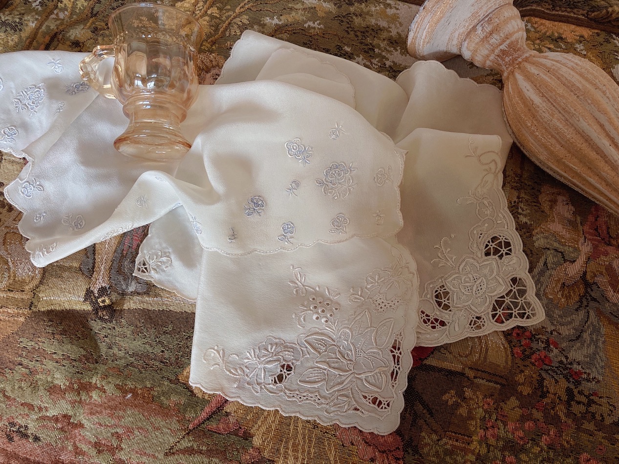 Reancient Upper Sea Old Embroidered Mulberry Silk Genuine Silk Embroidered Embroidered Handkeratine Papurely Handmade Double Crepe