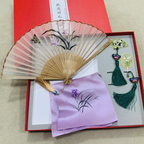 Suzhou hand-embroidered silk handkerchief small square scarf double-sided embroidered folding fan bookmark business suit abroad souvenir