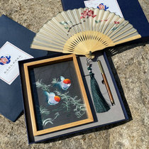 Suzhou embroidery double-sided embroidery solid wood small ornaments embroidered folding fan set special business souvenirs for foreigners abroad