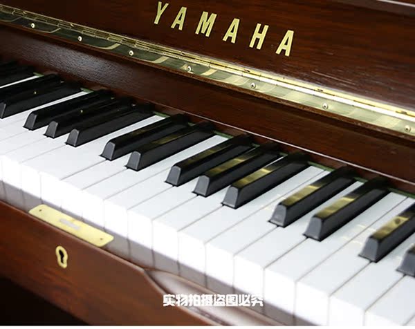 Nhật Bản nhập khẩu đàn piano cũ YamahaW120BW dọc dành cho người mới bắt đầu chơi đàn piano bán đàn piano