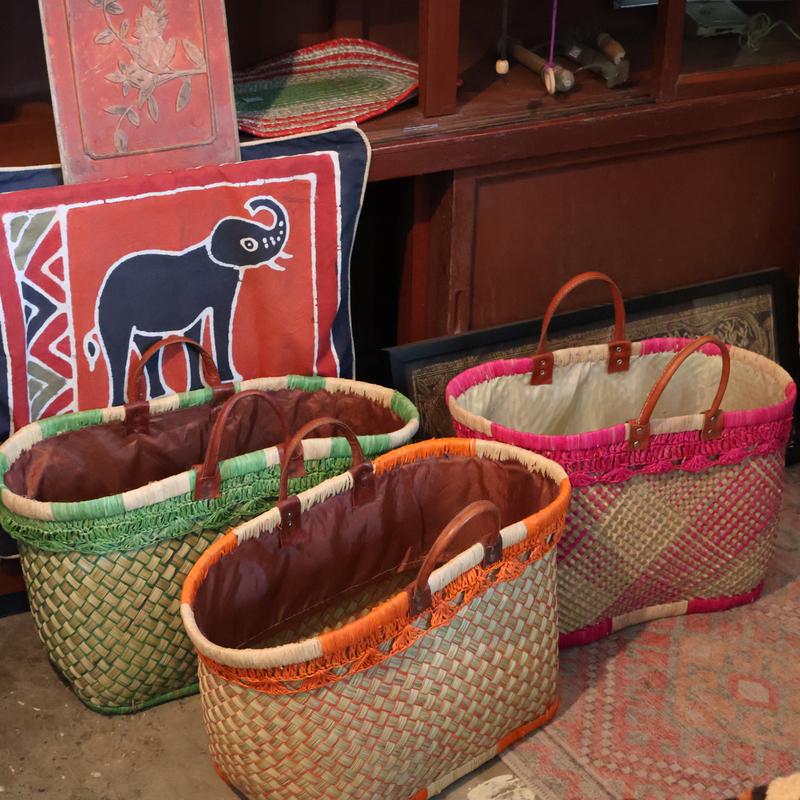 African Madagascar Hand-Woven Colorful Straw Picnic Basket Storage Basket Bj49 Antique Department Store African Madagascar Hand-Woven Colorful Straw Picnic Basket Storage Basket Bj49 Antique Department Store