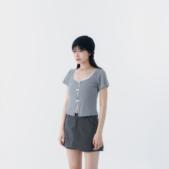 ປອມສອງສິ້ນ lace cut-out ອອກການອອກແບບເທິງແຂນສັ້ນ