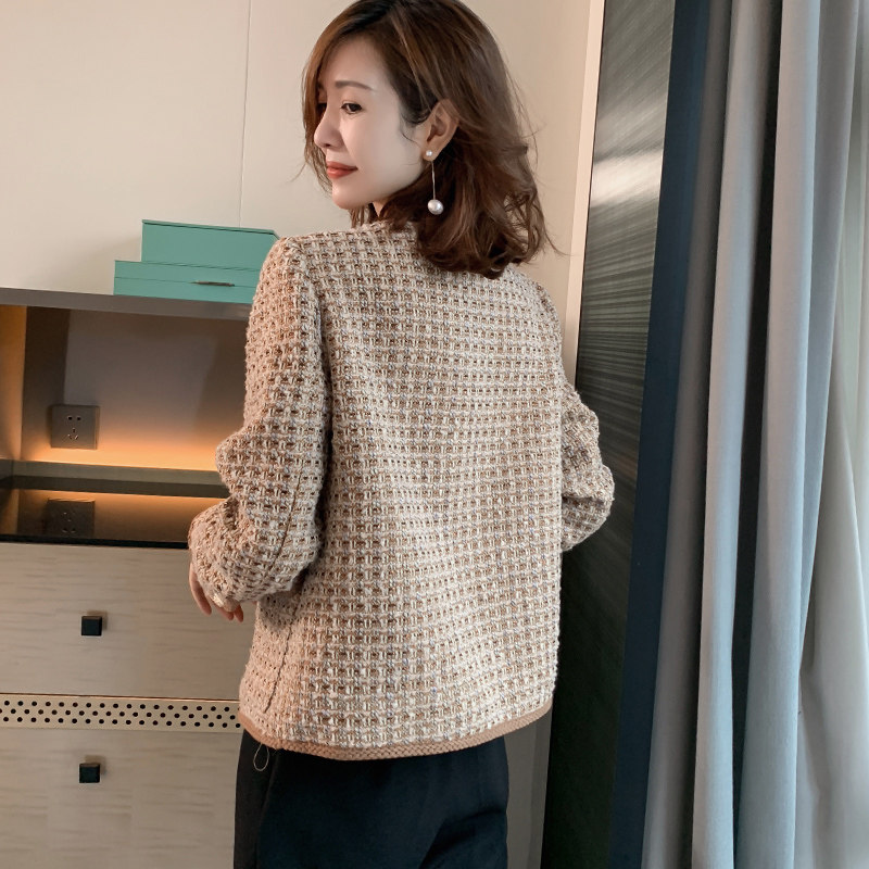 Small Fragrant Wind Jacket Woman Spring Autumn European Station 2022 New European Imploy Superior Sense Short card Its color outerwear