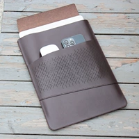 Есть крышка с мягкой антибактериальной кожей соты с крышкой мока -коричневого цвета