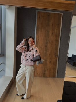 Niche Design Women's 25 Autumn/Winter New Vintage Sweater with Embroidered Letters and Camellia Flowers, Pullover Soft Knit Top