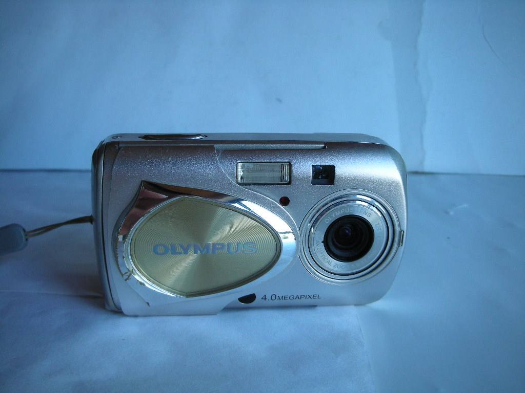 Very new Olympus u400 classic digital camera send lanyard collection to use