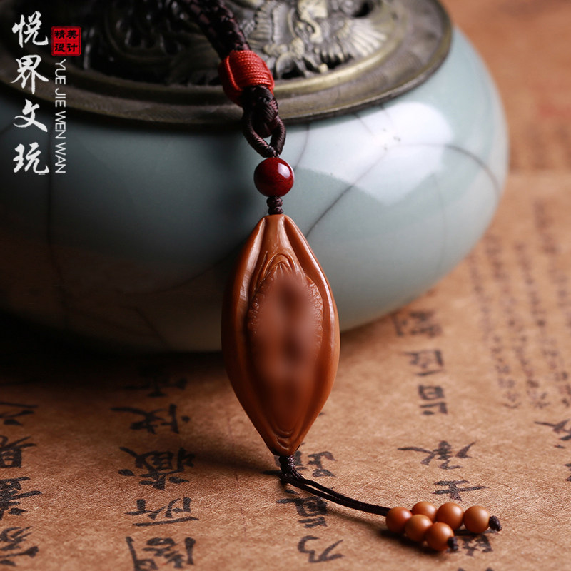 Hand Olives Nuclear Sculptures Life's Source Doors Pendant Pendant Necklaces Olives Hues Sculptures Playing Single Seed Pieces